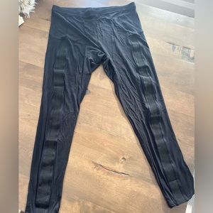 Black additionelle leggings with details along front middle size 18